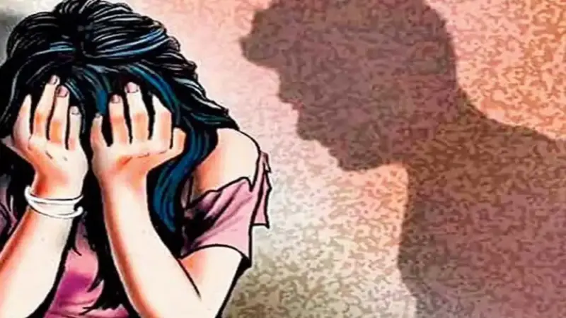 కల్యాణ్ రైల్వే స్టేషన్లో దారుణం.. 14 ఏళ్ల బాలికపై అత్యాచారం
