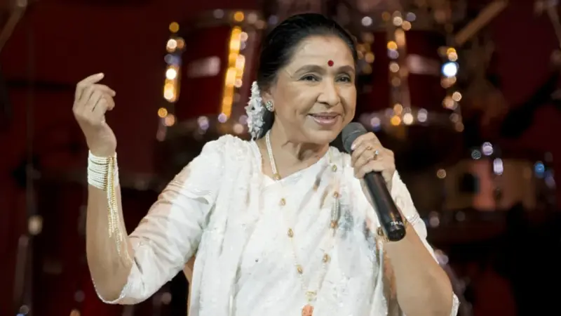 Asha Bhosle Bandini Song: रोते हुए रिकॉर्ड हुआ 'बंदिनी' का गीत, डांट के बाद निखरी आशा भोसले की आवाज