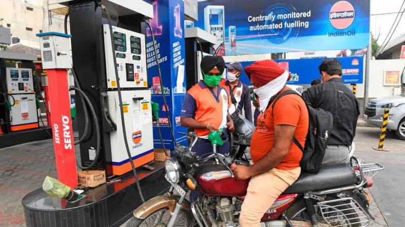 Petrol, diesel rates on 24 April - Check fuel prices today in Delhi, Mumbai, Bengaluru, Chennai, & other cities