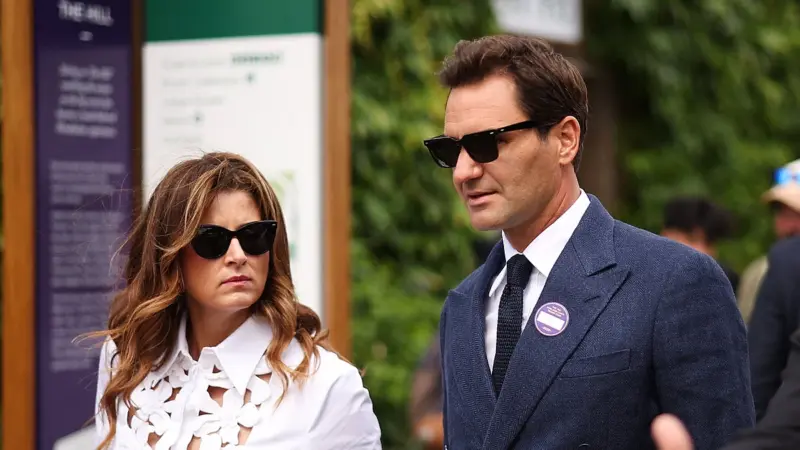 Wimbledon 2025: Tennis Maestro Roger Federer Spotted At Centre Court Alongside His Wife Mirka; Video