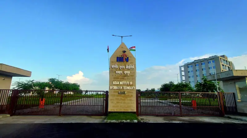 नागपूरात IIIT परीक्षेच्या तणावातून कोल्हापूरच्या विद्यार्थ्याची आत्महत्या; नसा कापल्या, तोंडात कापड कोंबले अन् ९ व्या मजल्यावरून उडी घेतली!