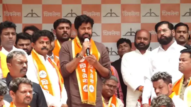 Bachchu Kadu: बच्चू कडू यांनी हाती घेतलं धनुष्यबाण; विधानपरिषदेची उमेदवारी जाहीर, "झेंडा बदलला अजेंडा तोच.."