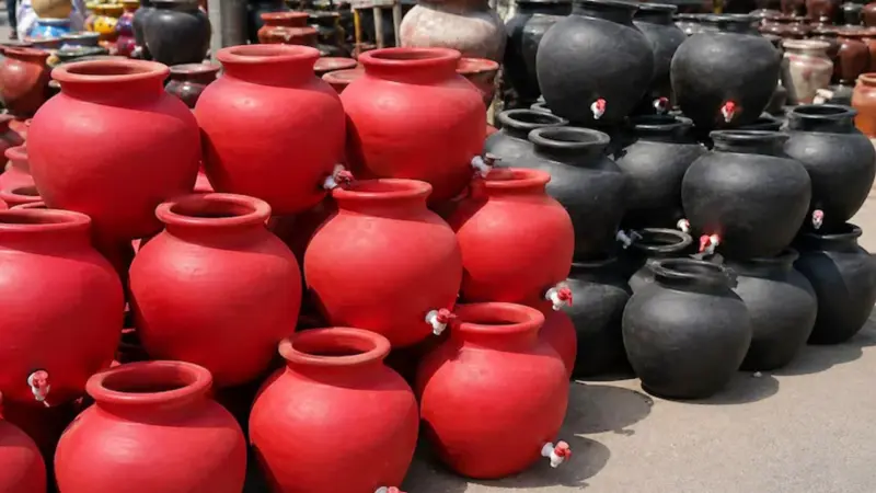 Red Clay Pot vs Black Clay Pot : ఎర్ర కుండ vs నల్ల కుండ వేసవిలో ఏది బెస్ట్.. మట్టి కుండ నీటి అసలు రహస్యం ఇదే..!
