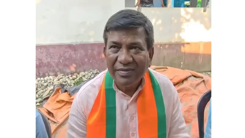 ভোটের মুখে কোচবিহারে বারুদের গন্ধ! বিজেপি প্রার্থীর মিছিলে ইটবৃষ্টি, আহত বেশ কয়েকজন কর্মী!