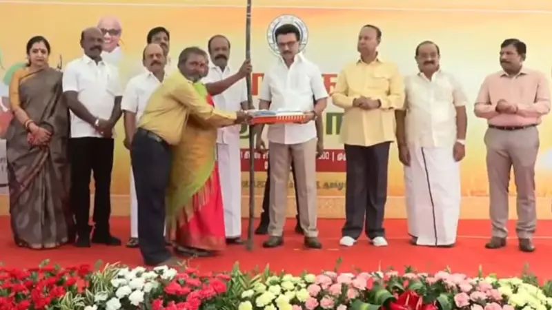 ரூ.3 ஆயிரத்துடன் பொங்கல் பரிசு தொகுப்பு.முதல்வர் மு.க. ஸ்டாலின் தொடங்கி வைப்பு!