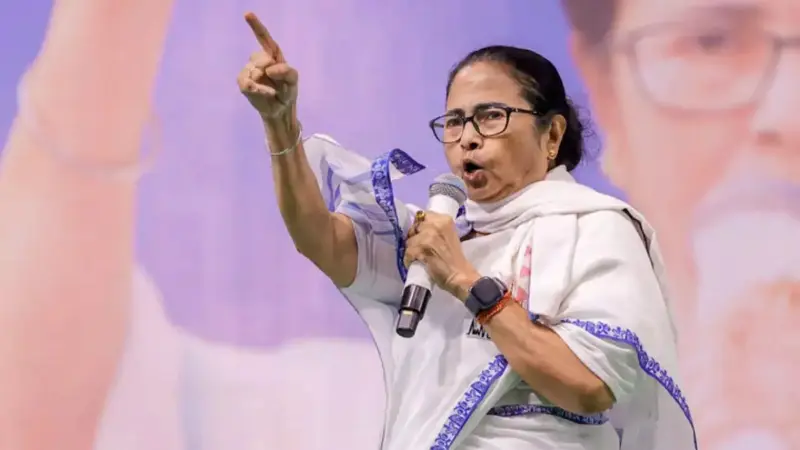 முதல்வர் பதவியை ராஜினாமா செய்ய மாட்டேன்.. அடம்பிடிக்கும் மம்தா பானர்ஜி..! டிஸ்மிஸ் செய்யப்படுவாரா?