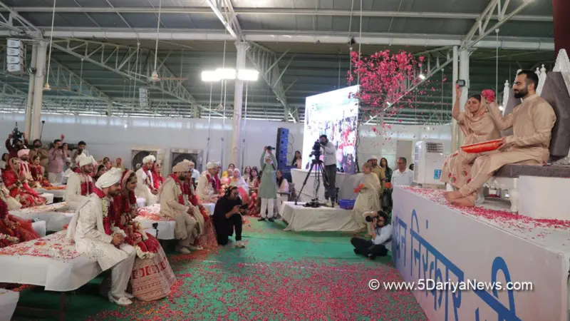 आध्यात्मिक आभा में सजी सादगी 17 युगलों का मंगलमय वैवाहिक बंधन