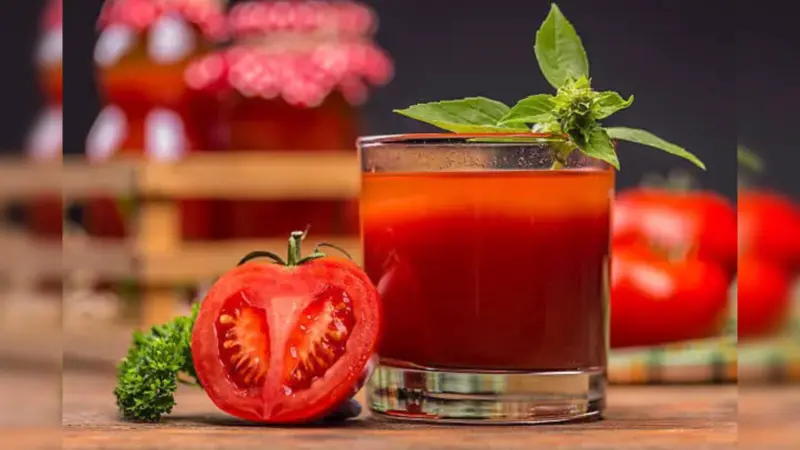 How Tomato Juice Supports Hair Growth and Scalp Health