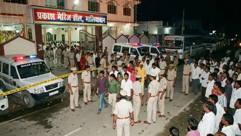 दो मैरिज हॉल में 'मैरिज' के नाम पर चल रहा था सेक्स रैकेट, SDM के नेतृत्व में पुलिस ने 70 जोड़ों को दबोचा