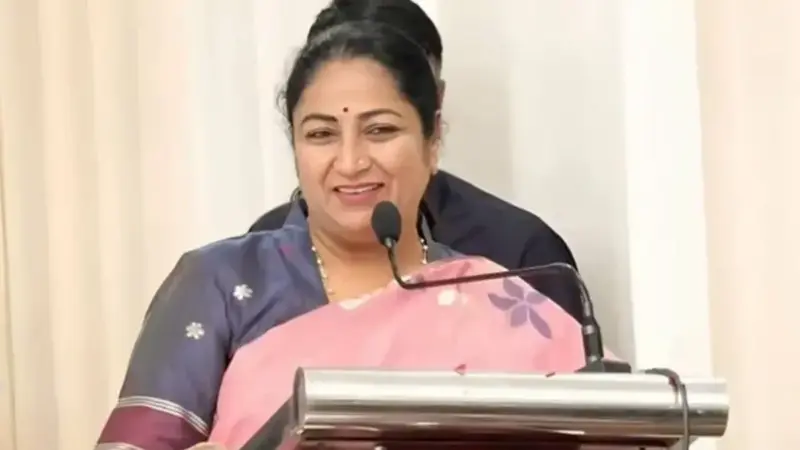 Delhi New EV Policy: दिल्ली सरकार ने जारी किया नई EV पॉलिसी का ड्राफ्ट, जानिये इलेक्ट्रिक गाड़ियों पर छूट-रजिस्ट्री से जुड़ी डिटेल