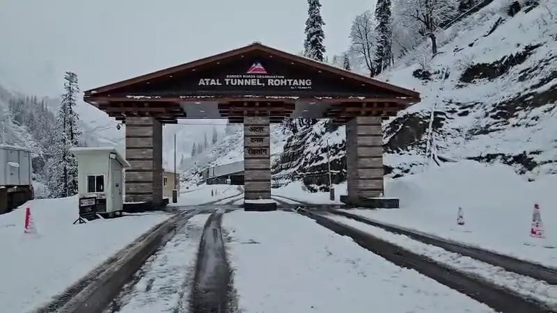 Himachal Weather: अप्रैल में जनवरी जैसा आलम, बारिश-बर्फबारी से हिमाचल में शीतलहर का कहर - Divya Himachal