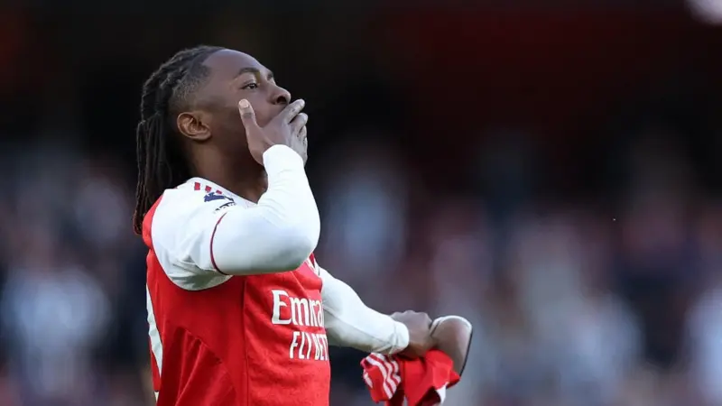 Soccer-Nervy Arsenal go back to top as Eze seals vital win over Newcastle