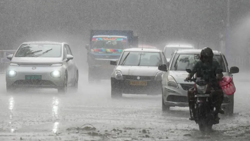 Rain Forecast in Kolkata on 2nd May: আজও বৃষ্টি কলকাতায়, ঝড় বাকি ২২ জেলাতেও, বেশি দুর্যোগ কোথায়? জারি কমলা সতর্কতা