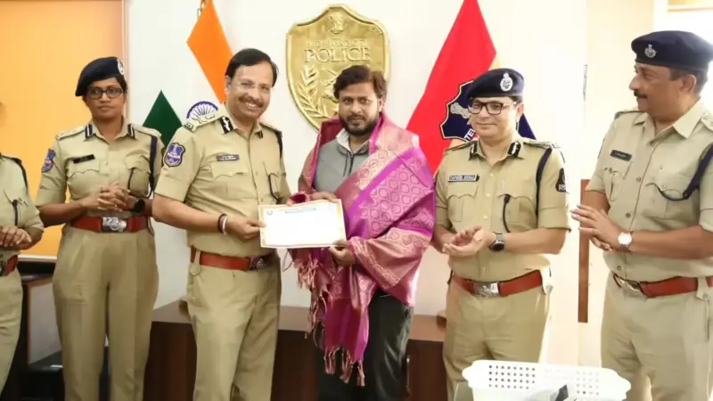 కిడ్నాపర్ల చెర నుండి చిన్నారిని కాపాడిన యువకుడు