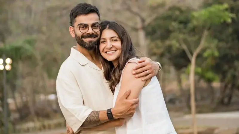 IPL 2026: Virat Kohli receives portrait with Anushka Sharma from fans ahead of CSK clash