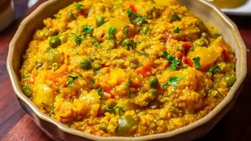 वजन कमी करायचंय? पण चवदारही खायचंय? मग आजच घरी बनवा मसालेदार 'Quinoa Khichdi '