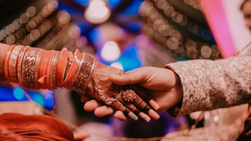 From 'naraz fufaji' to '2,000 ki plate': Quirky wedding card goes viral for using cliches as candid commentary