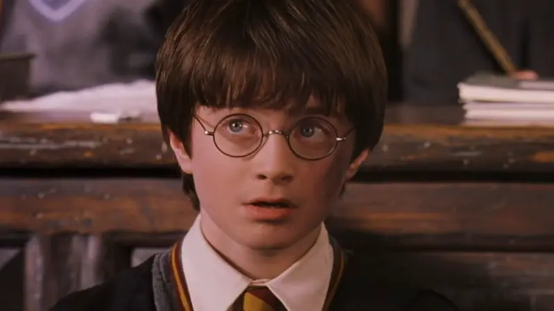 Harry Potter: What Is The Invisibility Cloak And Who Gave It To Harry? Explored