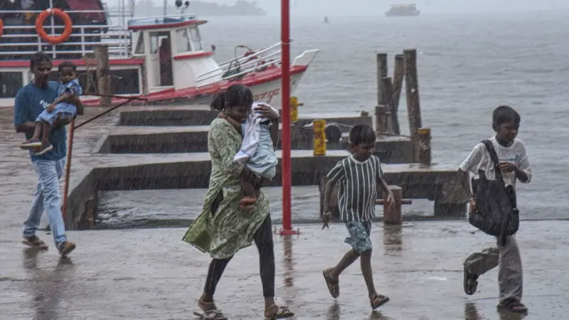 Monsoon tracker: IMD warns of heavy rain, thunderstorms and heatwave across several states; check list