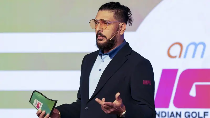 Dad's flare-up| Yuvraj apologises to M S Dhoni and Kapil Dev