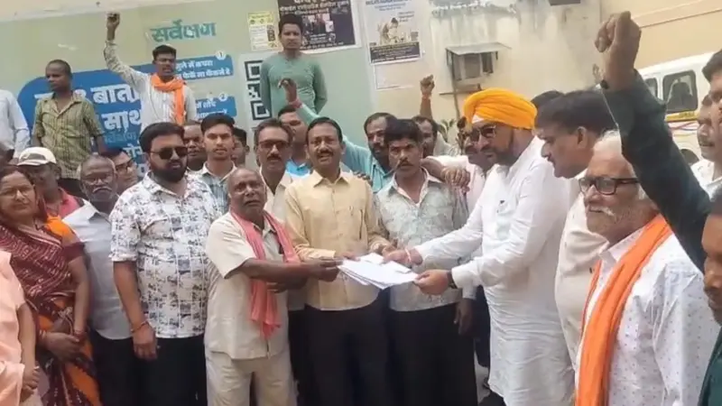 नगरी में भवन निर्माण रुकने पर बवाल : BJP स्थापना दिवस पर फूटा कार्यकर्ताओं का गुस्सा, सामूहिक इस्तीफे और आंदोलन की दी चेतावनी
