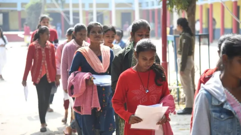 TG Fee Reimbursements : విద్యార్థుల నుంచే ఫీజు రీయింబర్స్‌మెంట్‌ వసూలు..! హైకోర్టు తీర్పుతో ఆందోళనలో విద్యార్థులు