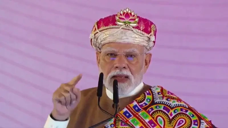नरेन्द्र मोदी: एक सफल 'मीडिया मैनेजर' और एक 'विफल पीएम'?