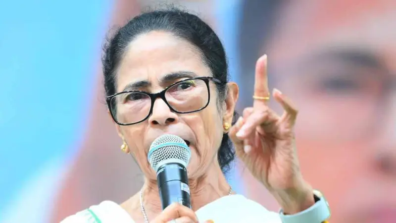 'কেমন করে প্রথম দফার ভোটার লিস্ট ফ্রিজ হয়ে গেল?'‌, কড়া প্রশ্নবাণ মমতার