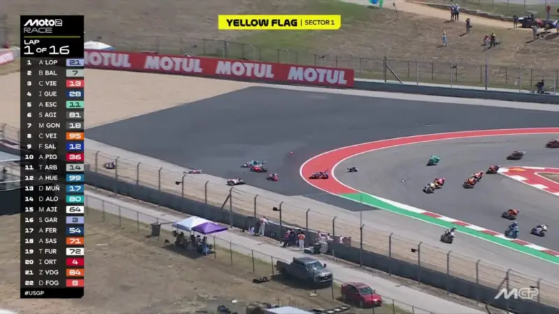 VIDEO - Chaos in Moto2 in Austin: red flag after violent and very ugly first-lap crash