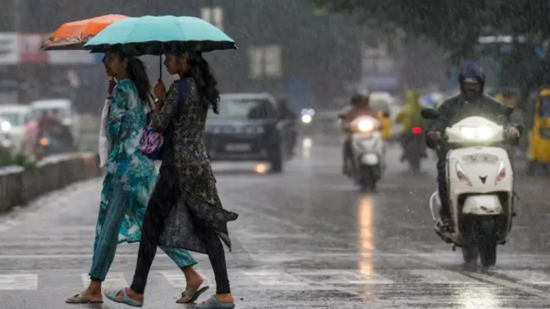 Weather Update: दिल्ली-एनसीआर समेत कई राज्यों में बारिश का अलर्ट, 5 जून तक मिलेगी गर्मी से राहत