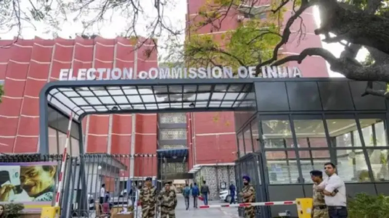 ভোটের বাংলায় অশান্তি রুখতে কমিশনের কড়া বার্তা এবং মহিলাদের ঢাল করার ছক নিয়ে সতর্কবার্তা