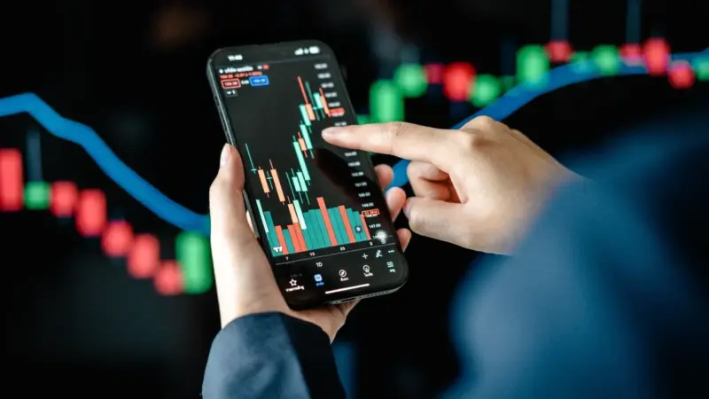 Stocks to Watch: बाजार खुलते ही इन शेयरों में दिखेगी हलचल, NHPC, Blue Dart, BoB जैसी कंपनियों पर रखें नजर