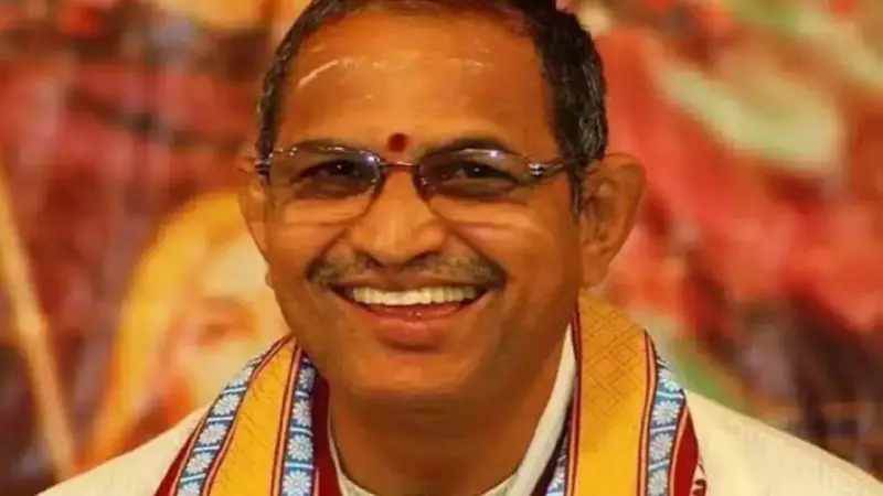 ప్రదక్షిణ చేస్తూ ఇతరులతో మాట్లాడుతున్నారా..మీ పుణ్యఫలం గోవిందా...