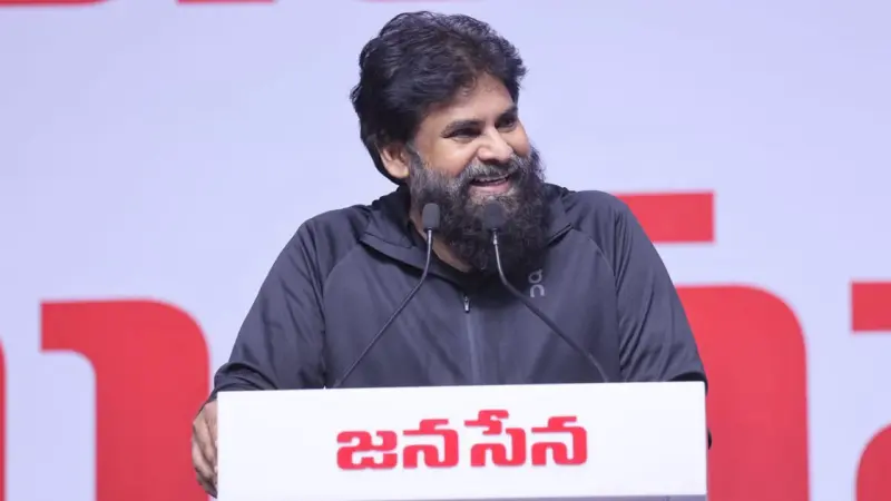 ఒక్క నవ్వుతో.. వైసీపీని లాగి కొట్టిన పవన్!