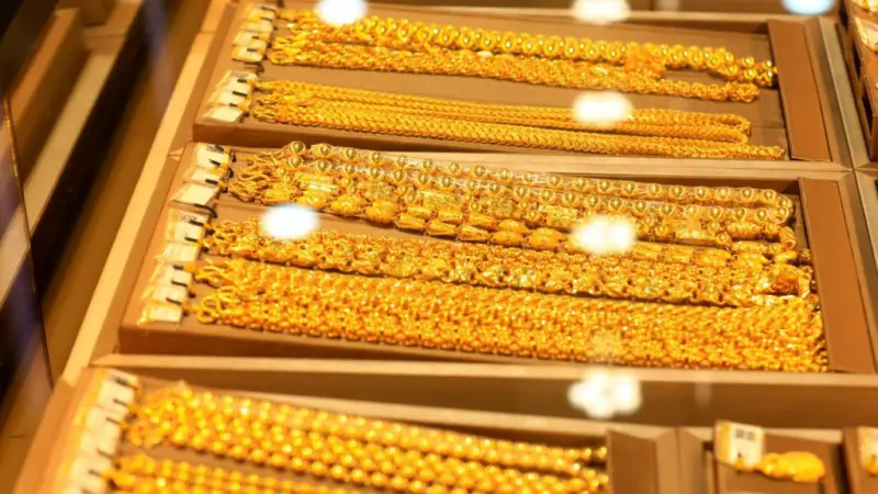 Gold Rate Today: अंतरराष्ट्रीय तनाव के बीच सोना-चांदी की कीमतों में गिरावट, जानें आपके शहर में क्या है ताजा रेट