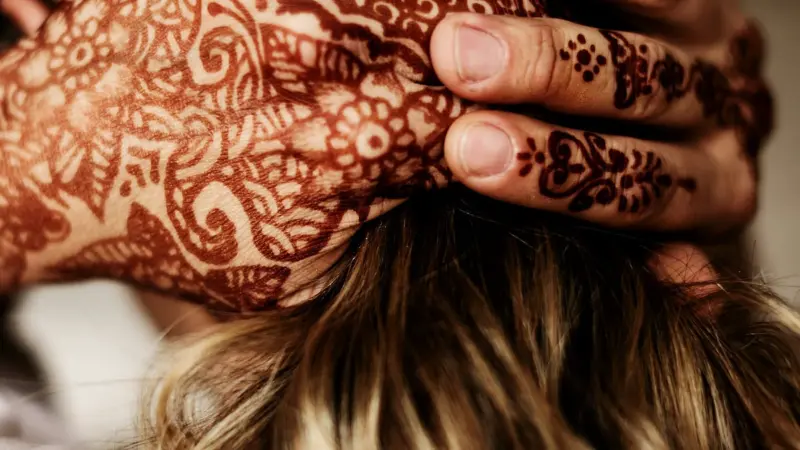 Using Henna Regularly? 4 Things You Should Know