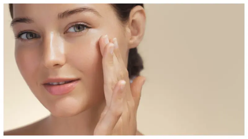Skincare Tips: কমলালেবু খেয়ে খোসা ফেলে দেন? এই ভাবে ব্যবহারে ত্বকে আসবে জেল্লা