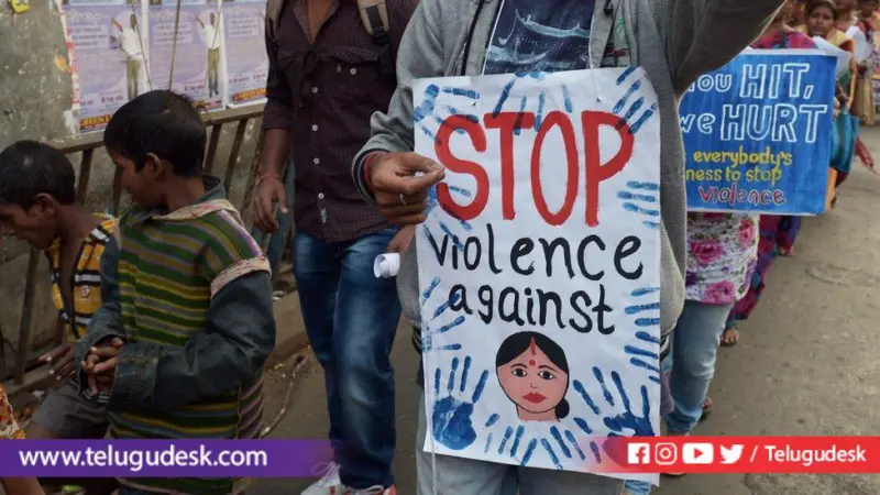 ఢిల్లీలో మరో దారుణ ఘటన.. కదులుతున్న బస్సులో మహిళపై లైంగిక దాడి