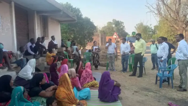 PM आवास योजना की निगरानी : सीईओ डॉ. आशुतोष घर- घर जाकर हितग्राहियों से कर रहे संवाद