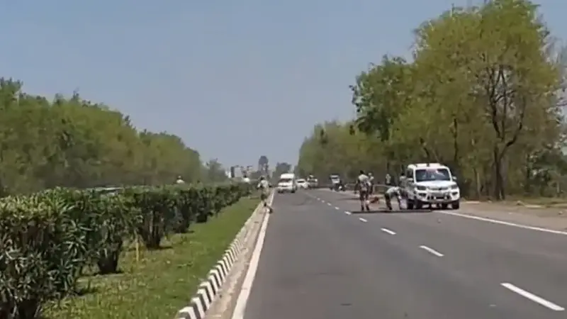 ಮತದಾರರ ಪಟ್ಟಿ ಪರಿಷ್ಕರಣೆಗೆ ತೀವ್ರ ವಿರೋಧ: ಪಶ್ಚಿಮ ಬಂಗಾಳದಲ್ಲಿ ಪೊಲೀಸ್ ವಾಹನಗಳ ಮೇಲೆ ಕಲ್ಲು ತೂರಾಟ