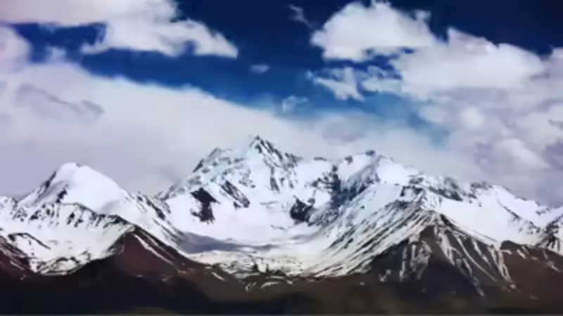 What Is the Largest Mountain in Asia? Height, Location and Key Facts