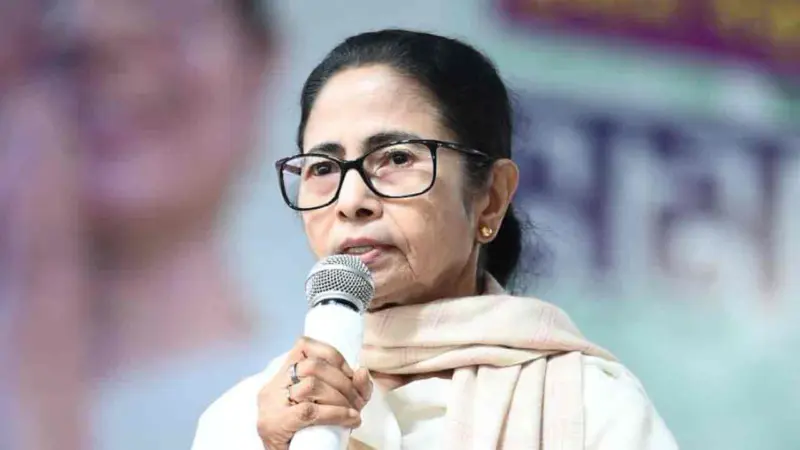 কালীঘাটের প্রাক্তন ওসির বিরুদ্ধে সরব মমতা, কমিশন ও পর্যবেক্ষকদের তীব্র হুঁশিয়ারি