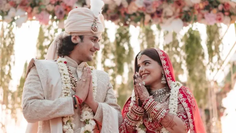 'Splitsvilla' फेम भाविन भानुशाली आणि दिशा चंद्रेजा अडकले लग्नबंधनात, लग्नाच्या फोटोमध्ये क्युट दिसले कपल