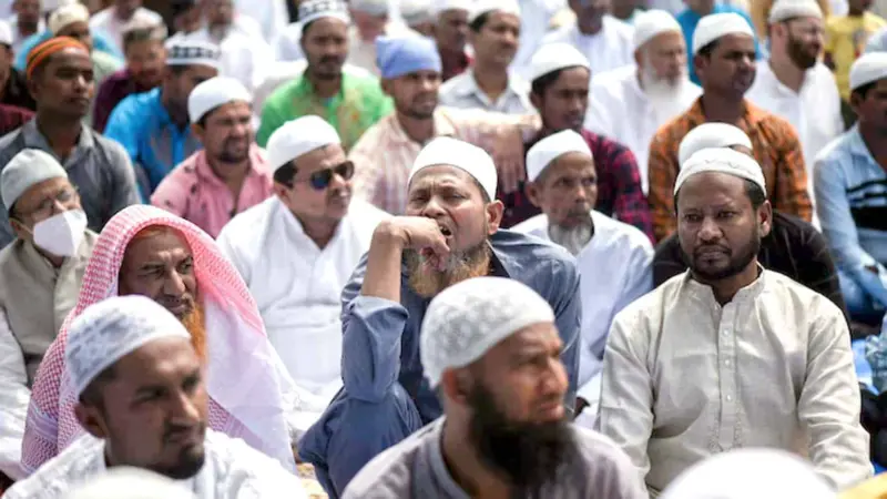 مسلمان صرف عیدگاہوں اور مساجد میں ہی نماز ادا کریں گے