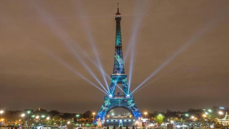 क्या आप जानते हैं रात में एफिल टावर की फोटो खींचना है गैर कानूनी, लेकिन क्यों?