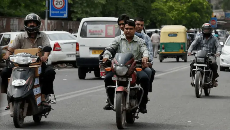 ప్రభుత్వ ఆఫీసులకు వెళ్తున్నారా? హెల్మెట్ లేకపోతే ఇక నో ఎంట్రీ!