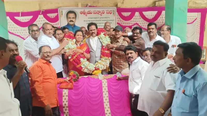 సమాచార హక్కు చట్టం కమిషనర్ గాజుల ఆదెన్నకు ఘన సత్కారం