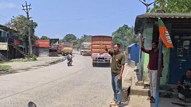 Fulbari toll plaza shut after poll result; Sporadic violence reported in Siliguri