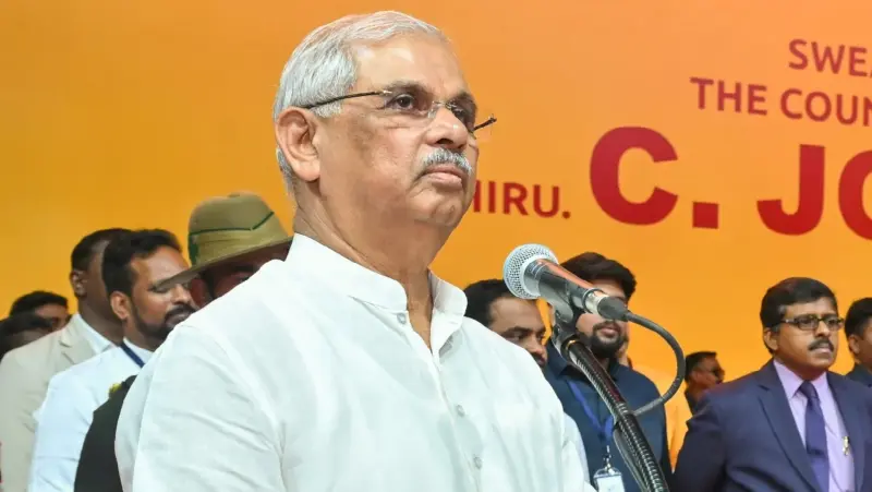 বিধানসভায় 'বন্দে মাতরম'-এর অবমাননা? রাজ্যপালের ক্ষোভ ঘিরে তোলপাড় কেরল রাজনীতি!
