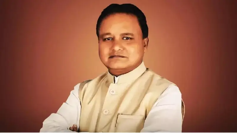 ଛୁଟିଦିନରେ ଅଫିସ କାମ କଲେ ମୁଖ୍ୟମନ୍ତ୍ରୀ